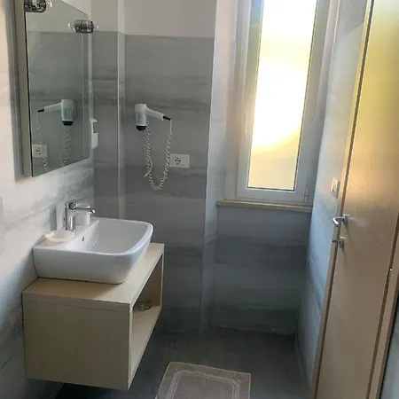 Capri 圣贝内代托-德尔特龙托