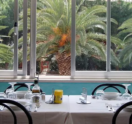 Capri 3*